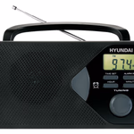 Hyundai rádió és óra PR200B
AM/FM analóg tunerrel és LCD kiejlzőn történő digitális megjelenéssel.  Elemekkel, vagy hálózati csatlakozással működik és a pontos időt is méri. thumbnail 1