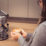 Espresso ETA Stretto
Karos kávéfőző slim dizájnban, 1350 W teljesítményfelvétellel, 750 ml víztartállyal és max. 15 bar nyomással.