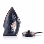 Vezeték nélküli gőzölős vasaló ETA Kiara 1276 90000
Kerámia talp, 90 g/ perc gőzkibocsátással, teljesítmény 2200 W, 220 ml víztartály, 1,6 m tápkábel. thumbnail 10