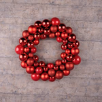 CHRISTMAS GIFTS Karácsonyi gömb koszorú 55db piros 36x8cm 250gr PP műanyag thumbnail 2