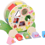 MARIONETTE WOODEN TOYS Fa baba gurulós formaillesztő játék 26x11x20cm 2 féle thumbnail 1